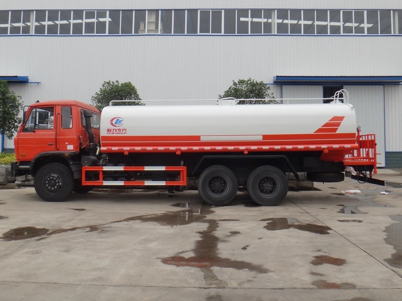 東風后八輪灑水車︱20噸灑水車圖片