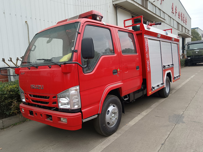 5噸消防灑水車多少錢_油庫(kù)貨場(chǎng)港口碼頭消防車_2.5-5噸泡沫消防車現(xiàn)車報(bào)價(jià)