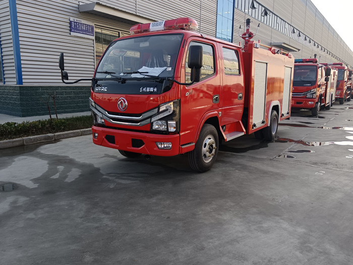 5噸消防灑水車價格_石油化工冶煉廠消防車_2.5-5噸泡沫消防車現(xiàn)車報價