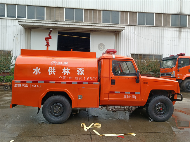 森林巡邏消防車_越野消防灑水車_陜西_四驅(qū)森林消防車_越野四驅(qū)運(yùn)兵突擊消防車