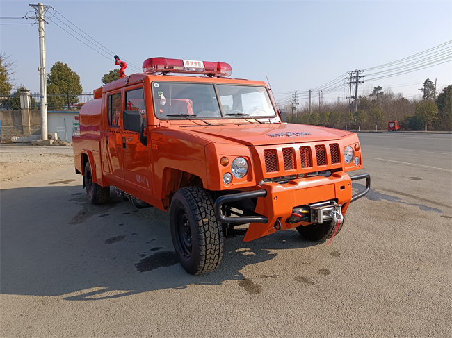 森林巡邏消防車_越野消防灑水車_陜西_四驅(qū)森林消防車_越野四驅(qū)運(yùn)兵突擊消防車