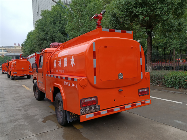 森林巡邏消防車_越野消防灑水車_陜西_四驅(qū)森林消防車_越野四驅(qū)運(yùn)兵突擊消防車