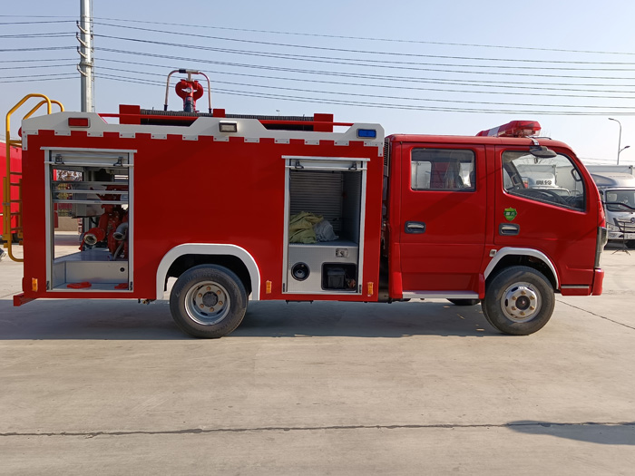 5噸消防灑水車(chē)廠家_糧庫(kù)重點(diǎn)防火單位消防車(chē)_1.5-3.5噸水罐消防車(chē)現(xiàn)車(chē)價(jià)格