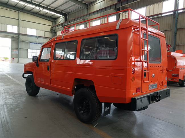 森林防火指揮車_2噸四驅(qū)消防灑水車_安徽福建_應急運水車_四驅(qū)越野消防車
