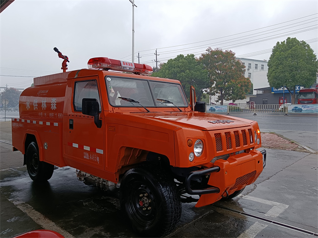 森林巡邏消防車_越野消防灑水車_陜西_四驅(qū)森林消防車_越野四驅(qū)運(yùn)兵突擊消防車