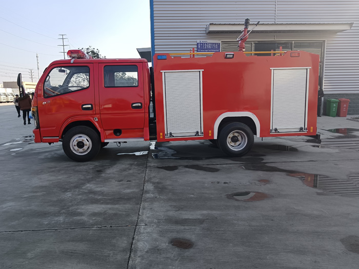 5噸消防灑水車(chē)廠家_糧庫(kù)重點(diǎn)防火單位消防車(chē)_1.5-3.5噸水罐消防車(chē)現(xiàn)車(chē)價(jià)格