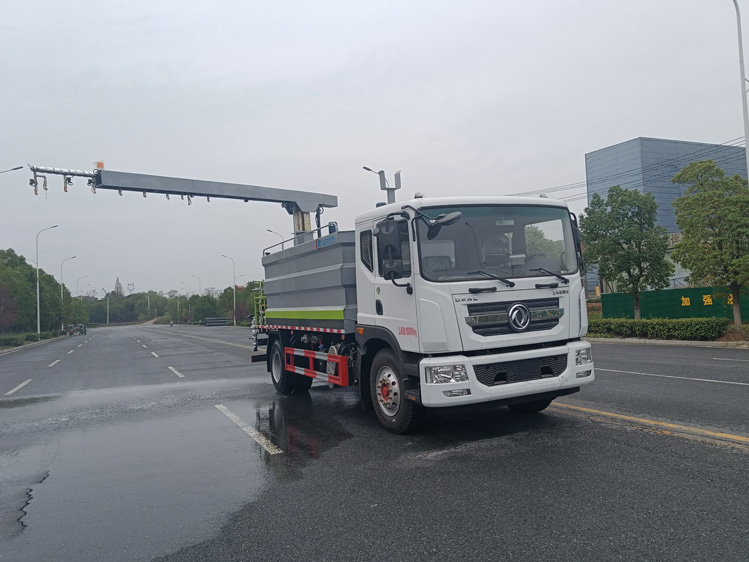 東風(fēng)D9旋轉(zhuǎn)伸縮臂鐵路抑塵車-程力12方煤炭運(yùn)輸降塵_大同煤場抑塵灑水車_運(yùn)煤抑塵劑固化劑噴灑
