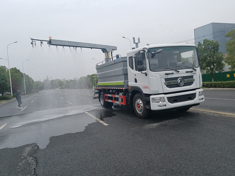 東風(fēng)D9旋轉(zhuǎn)伸縮臂鐵路抑塵車-程力12方煤炭運(yùn)輸降塵_大同煤場抑塵灑水車_運(yùn)煤抑塵劑固化劑噴灑